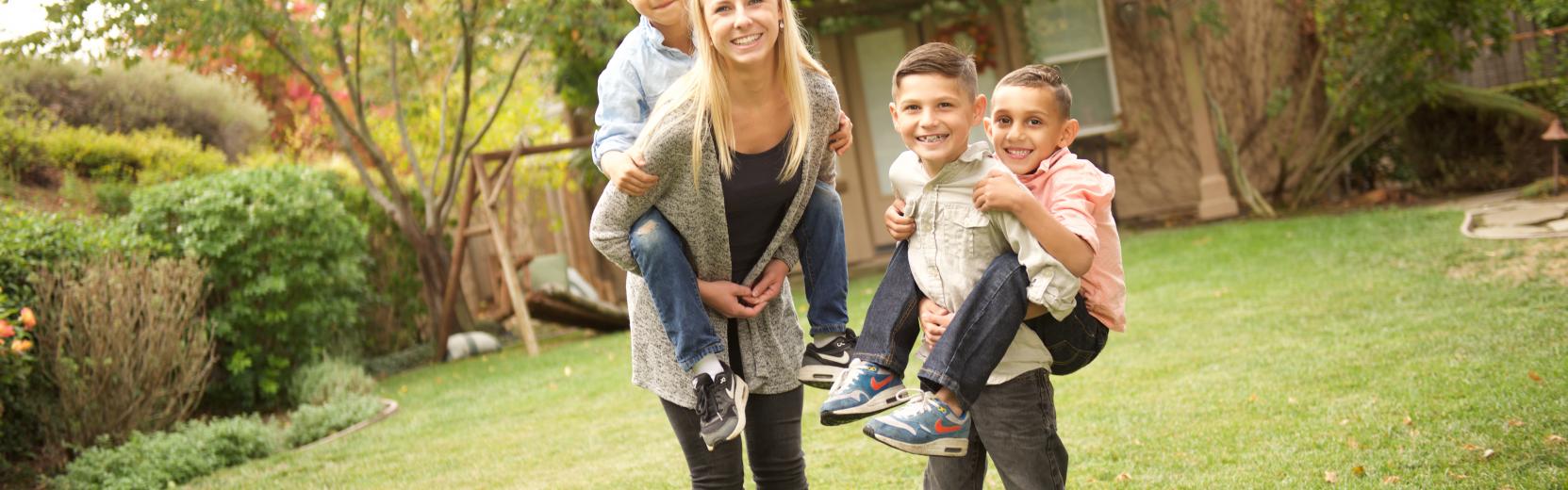Au pair-försäkring Au-par med tre barn