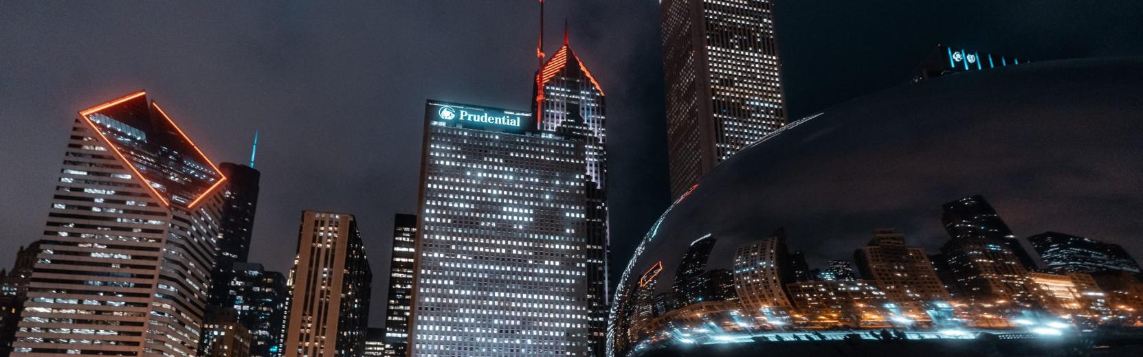 Chicagos skyline på natten